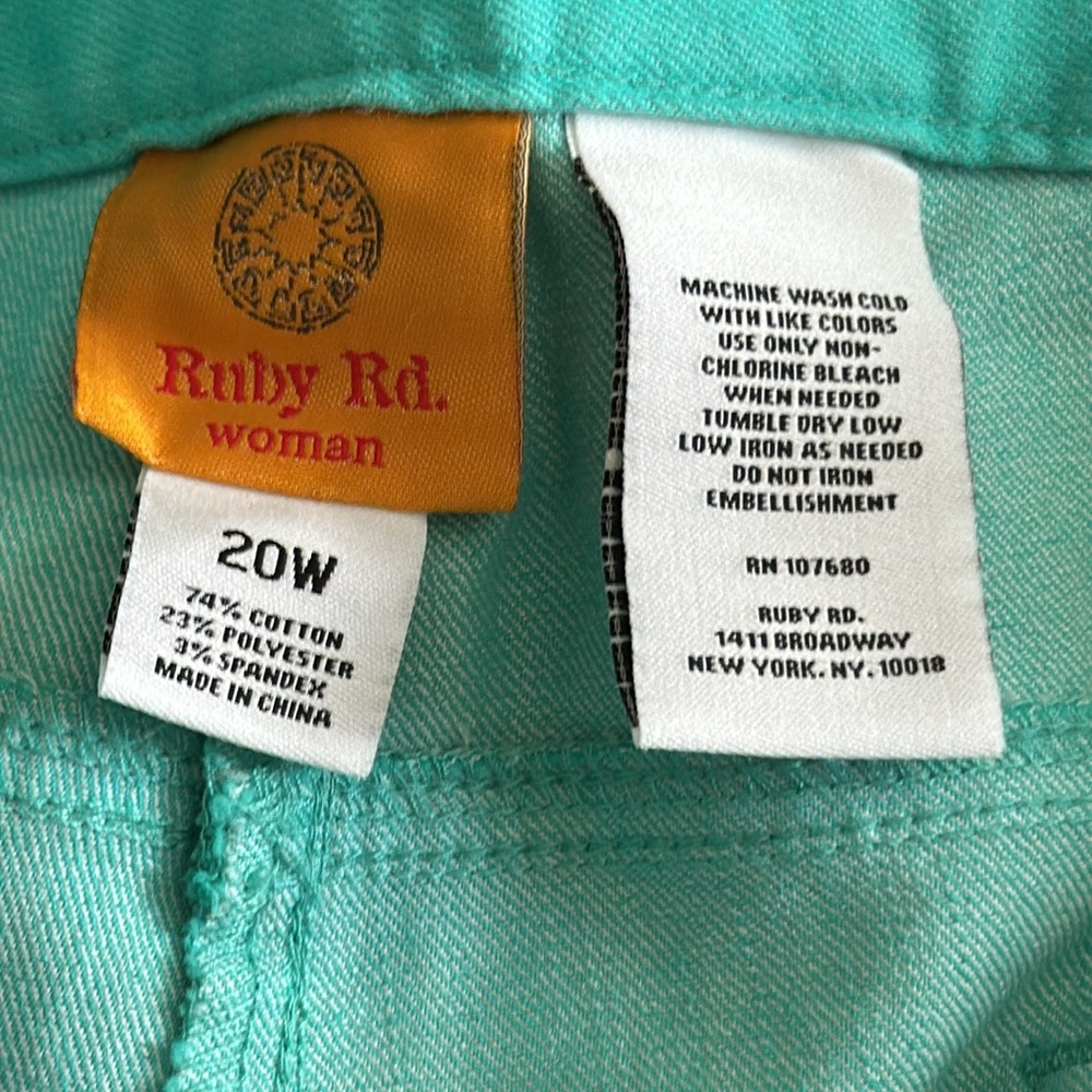 Ruby Rd. Teal green Capris - Picture 7 of 7